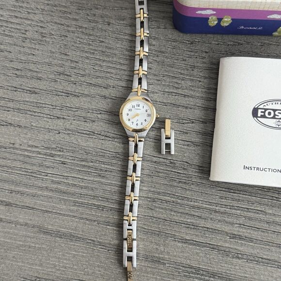 Vintage LADIES FOSSIL WRIST WATCH, QUARTZ ,ES-9439 New In Original Box With Tags main image 9
